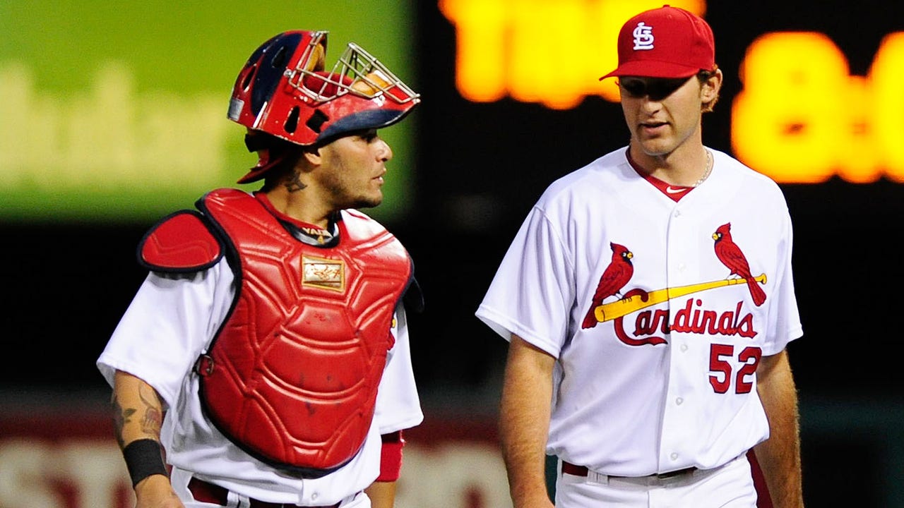 Stan McNeal picks out the perfect Christmas gifts for the Cardinals